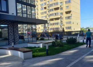 Сдам 2-комнатную квартиру, 55 м2, Астрахань, улица Трофимова, 7А