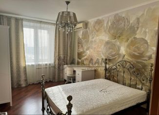 Продается 2-комнатная квартира, 70 м2, Татарстан, Чистопольская улица, 60