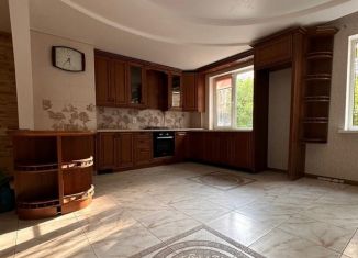 Продается 4-комнатная квартира, 95 м2, Ставропольский край, проспект Юности, 1/3