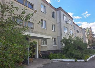 Продам 3-комнатную квартиру, 61.5 м2, Курганская область, улица Дзержинского, 18А