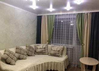 Сдается трехкомнатная квартира, 46 м2, Елец, улица Допризывников, 1А