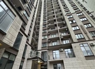 Продается 2-комнатная квартира, 67 м2, Махачкала, улица Ахмата-Хаджи Кадырова, 128