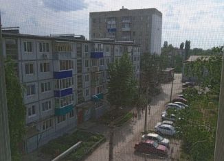 Продам 3-комнатную квартиру, 48 м2, Балаково, улица Факел Социализма, 1А