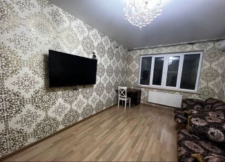 Сдаю в аренду 2-ком. квартиру, 85 м2, Каспийск, улица Ленина, 96