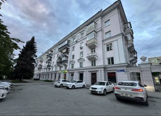 Продается 2-комнатная квартира, 52.3 м2, Челябинск, улица Цвиллинга, 31, Центральный район