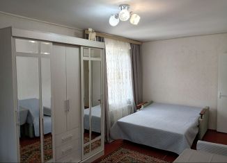 Двухкомнатная квартира в аренду, 52 м2, поселок городского типа Массандра, улица Винодела Егорова, 13