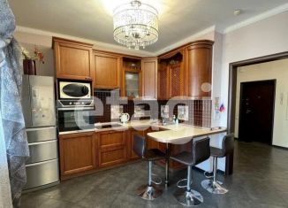 Продам 4-комнатную квартиру, 110 м2, Красноярский край, улица Батурина, 30к3