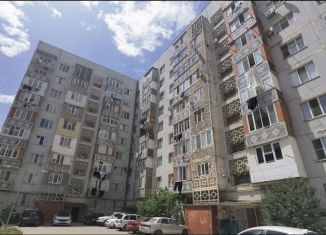 Сдается в аренду трехкомнатная квартира, 70 м2, Дагестан, улица Каримова, 15А