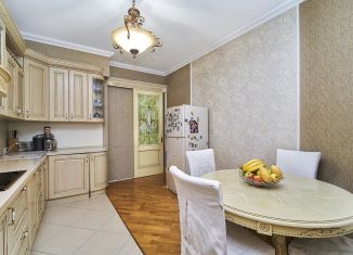 Продам 2-ком. квартиру, 80 м2, Краснодар, Постовая улица, 23, Постовая улица