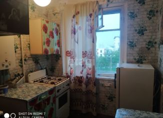 Продам 2-ком. квартиру, 45 м2, Шебекино, улица Петровского, 7