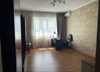 Продается 2-комнатная квартира, 70 м2, Аксай, улица Гулаева