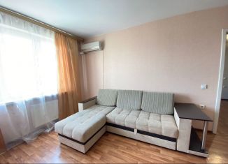 2-ком. квартира в аренду, 60 м2, Крымск, улица Надежды, 1