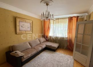 Продается двухкомнатная квартира, 60 м2, Махачкала, улица Азиза Алиева, 23
