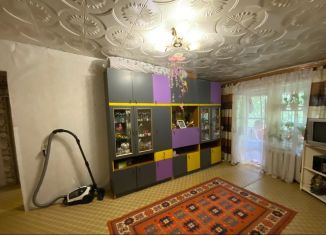 Продаю 3-комнатную квартиру, 55 м2, Астраханская область, улица Адмирала Нахимова, 129