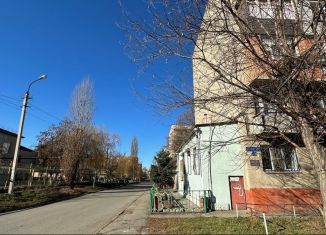 Сдается однокомнатная квартира, 30 м2, Владикавказ, улица Астана Кесаева, 4, 13-й микрорайон