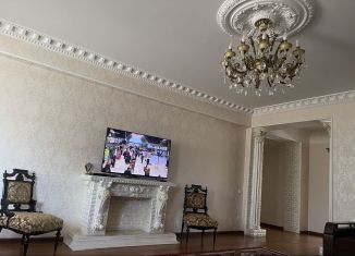 Сдается в аренду двухкомнатная квартира, 110 м2, Махачкала, проспект Насрутдинова, 30Е