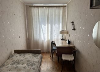 Продается четырехкомнатная квартира, 88 м2, поселок городского типа Черноморский, улица Толстого, 4