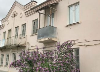 Продам двухкомнатную квартиру, 42 м2, Алагир, улица К. Хетагурова, 92