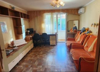 Сдается 2-комнатная квартира, 54 м2, Севастополь, улица Генерала Лебедя, 28