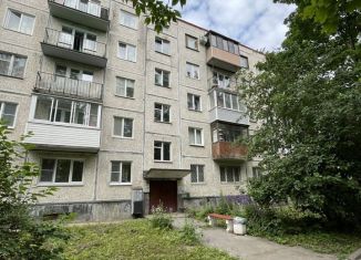 Продается 3-комнатная квартира, 57.3 м2, Гатчина, улица Академика Константинова, 9