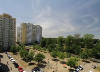 Продается 3-ком. квартира, 70 м2, Краснодар, улица Академика Лукьяненко, 8, микрорайон Микрохирургии глаза