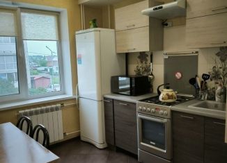 Сдам в аренду 2-ком. квартиру, 50 м2, Тара, улица Кирова, 43/1