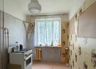 Продам 2-комнатную квартиру, 43 м2, Тихвин, 2-й микрорайон, 14