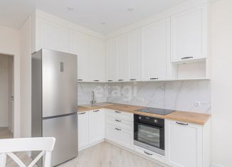 Продается 1-ком. квартира, 47 м2, Тюмень, улица Сергея Свиридова, 7