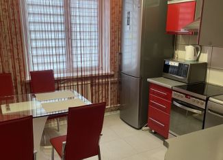 Сдам 2-ком. квартиру, 70 м2, Красноярский край, улица 9 Мая