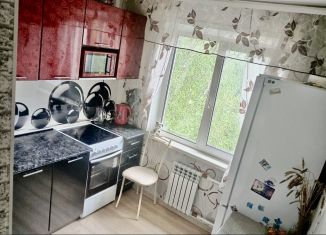 Продаю 3-ком. квартиру, 57 м2, Новосибирск, улица Петухова, 50