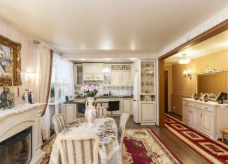 Продажа 3-ком. квартиры, 65 м2, Тюмень, улица Василия Гольцова, 8