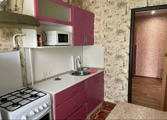 Продается трехкомнатная квартира, 60 м2, Татарстан, улица Дзержинского, 1