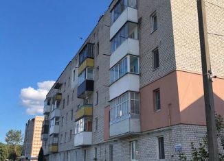 Продам 4-ком. квартиру, 61 м2, рабочий посёлок Навля, переулок 3-го Интернационала, 1