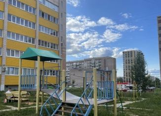 Продается 2-ком. квартира, 61 м2, Удмуртия, улица Баранова, 69