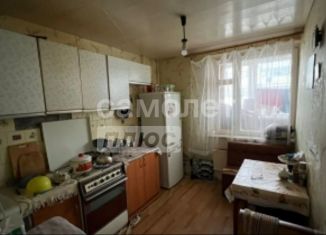 Продам 2-ком. квартиру, 48 м2, Таруса, улица Розы Люксембург, 2