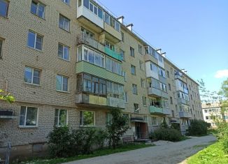 Продам трехкомнатную квартиру, 60.9 м2, Грязовец, Привокзальная улица, 19