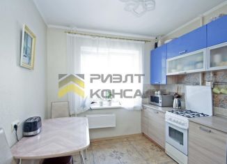 Продается трехкомнатная квартира, 62.1 м2, Омская область, Омская улица, 108