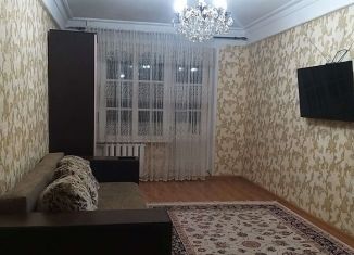 Сдается в аренду двухкомнатная квартира, 60 м2, Дагестан, улица Айвазовского, 2
