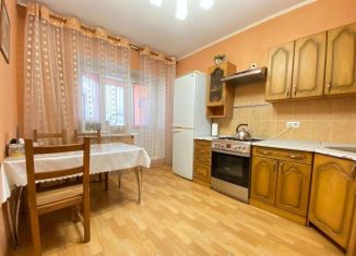 Сдам 3-ком. квартиру, 90 м2, Казань, Меридианная улица, 3А, Ново-Савиновский район