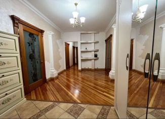 Продается четырехкомнатная квартира, 174.3 м2, Новокузнецк, улица Тольятти, 70А