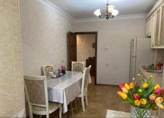 Продается 3-комнатная квартира, 67 м2, Грозный, улица А.А. Айдамирова, 131к6, микрорайон Ипподромный
