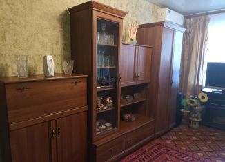 Продается трехкомнатная квартира, 67 м2, Новошахтинск, улица Радио