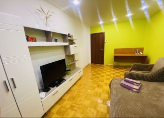 Сдам 2-ком. квартиру, 50 м2, Санкт-Петербург, проспект Большевиков, 75к2, метро Обухово