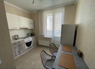 Сдам 1-ком. квартиру, 35 м2, Ростов-на-Дону, улица Ткачёва, 20