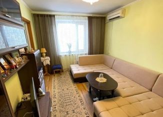 Продам 2-ком. квартиру, 50 м2, Тольятти, Коммунистическая улица, 21, Комсомольский район