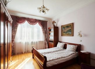 Продается трехкомнатная квартира, 80 м2, Сочи, Навагинская улица, 16