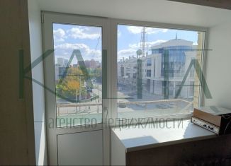 Продажа 3-ком. квартиры, 50 м2, Екатеринбург, улица Луначарского, 189, метро Геологическая