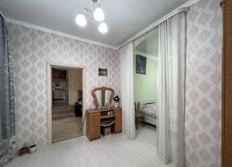 Продам 3-комнатную квартиру, 50 м2, Крымск, Октябрьская улица, 58