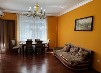 Продажа 3-ком. квартиры, 80 м2, Махачкала, улица Абдулхакима Исмаилова, 23Б, Советский район