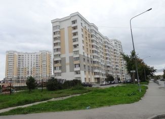 Продаю 1-ком. квартиру, 33 м2, Верхняя Пышма, улица Орджоникидзе, 9